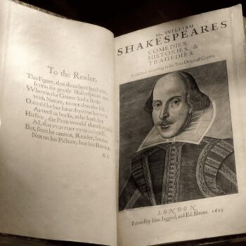 Портрет Шекспира в книге