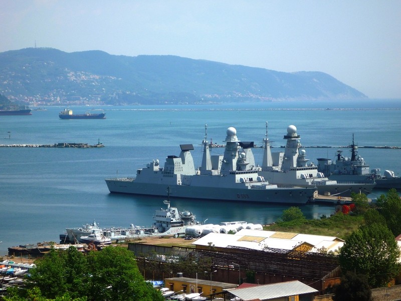 Специя - военный порт Италии