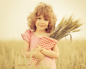 Девочка с пшеницей
