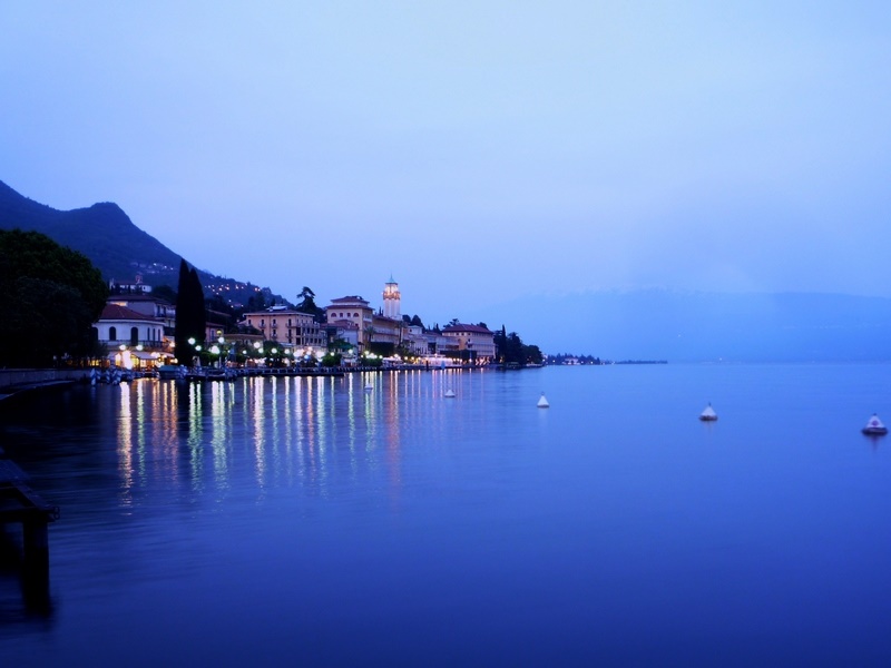 Сумерки. Озеро Гарда. Италия.