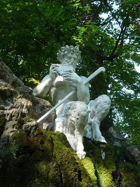 Скульптура Пана в замке Шветцинген