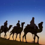 Три мага в пустыне на верблюдах